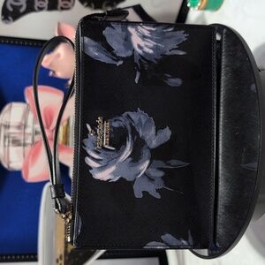 Kate Spade Cameron St . Night Rose Leila Leather Clutch/ Wristlet - Storybook 🔥